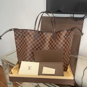 ✨Authentic Neverfull GM Louis Vuitton tote bag and wristlet✨